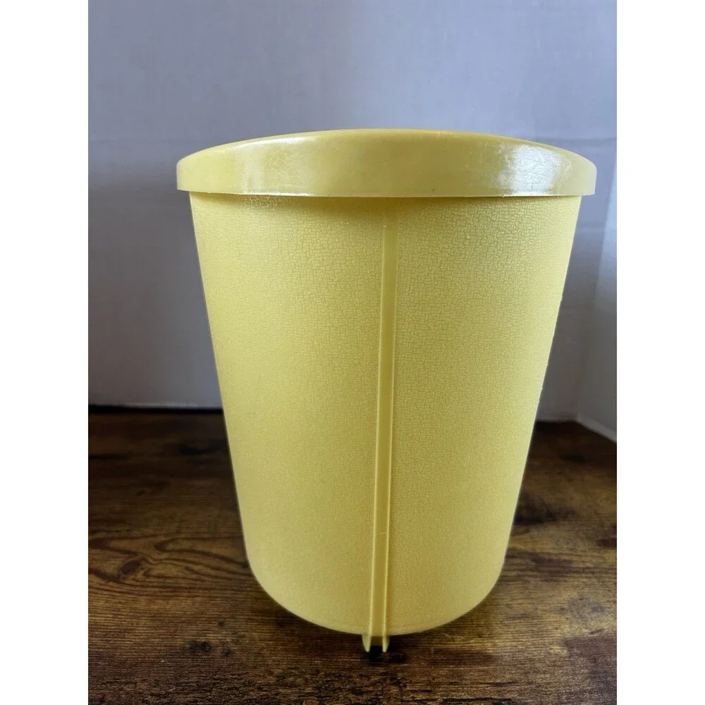 Vtg MCM Goldenrod Yellow Plastic Waste Basket Trash Can Floral 10in Round Accent